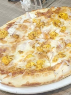 पनीर पिज़्ज़ा(paneer pizza recipe in hindi) रेसिपी मुख्य फोटो