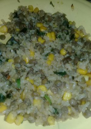Una foto de Ensalada de arroz integral