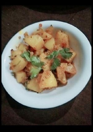 जीरा आलू (jeera aloo recipe in Hindi) रेसिपी मुख्य फोटो