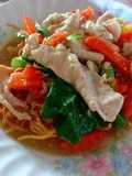 ราดหน้าหมูหมี่กรอบ