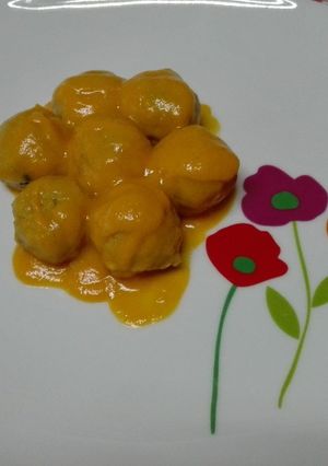 Una foto de Albóndigas aromatizadas a la albahaca con salsa americana