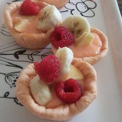 A picture of Custard Fruit Tarts.