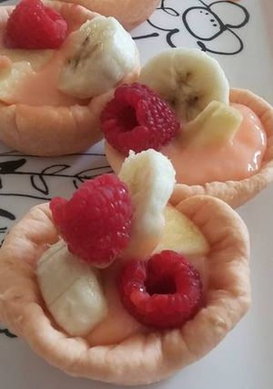 A picture of Custard Fruit Tarts.