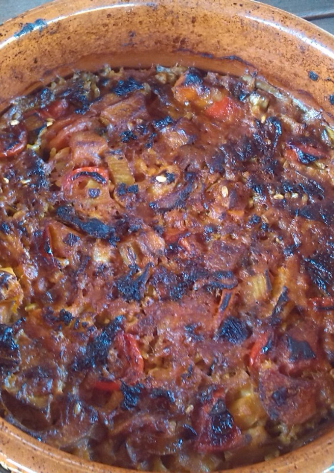 Una foto de Paella al horno de bacalao y patatas