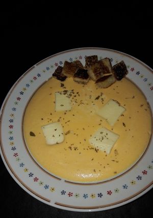 Una foto de Sopa de zapallo.. keto y súper fácil