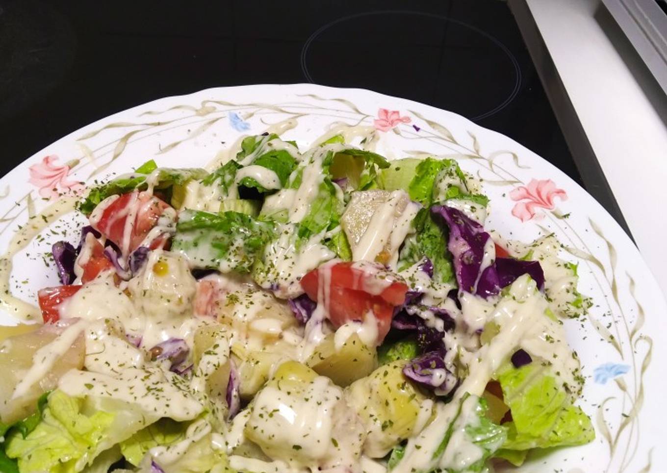 Ensalada ex贸tica de pi帽a y aguacate 馃構