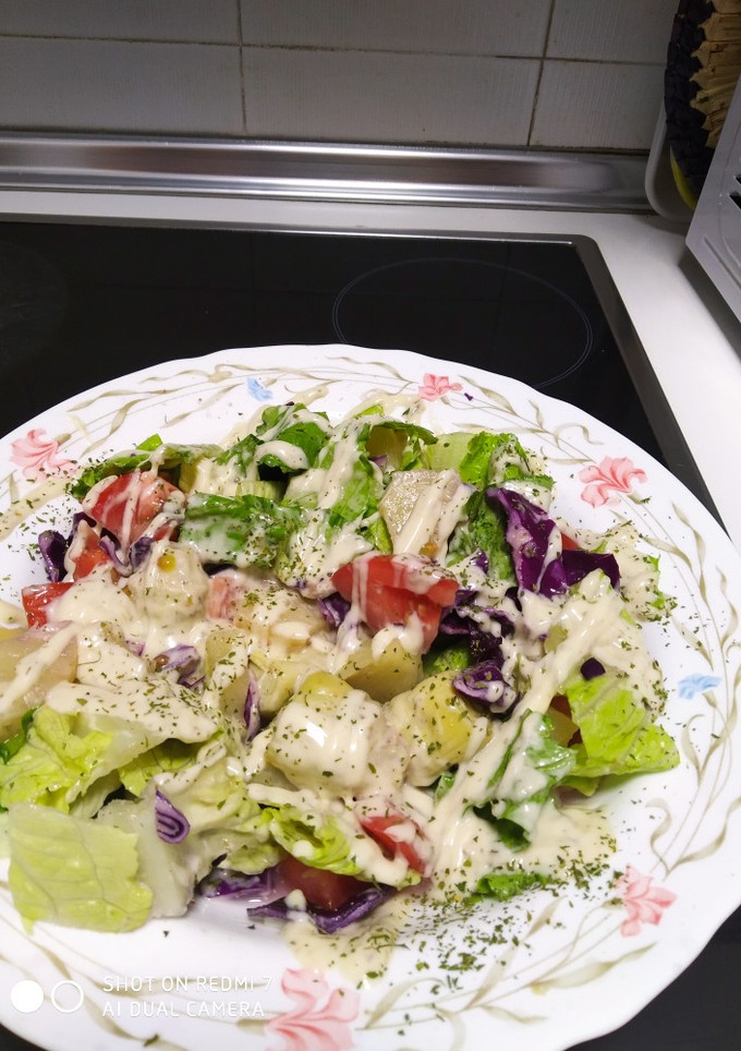 Una foto de Ensalada exótica de piña y aguacate 😋