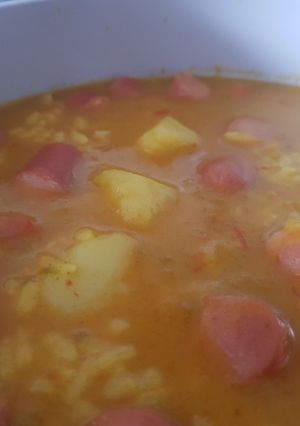 Una foto de Sopa de arroz, papa y salchichas en Thermomix tm5