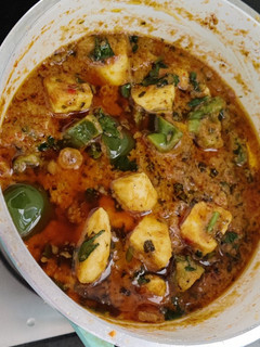 पनीर शिमला मिर्च ग्रेवी में (Paneer shimla mirch gravy recipe in Hindi) रेसिपी मुख्य फोटो