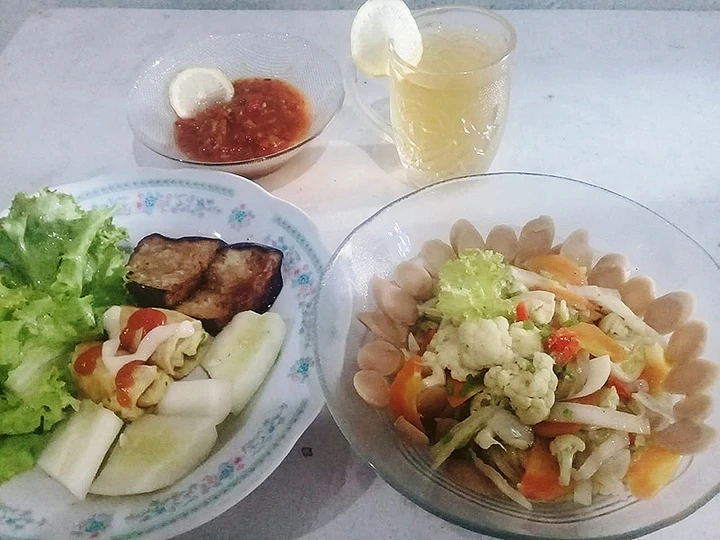 Cara Gampang Membikin Resep Capcay saus tiram, Omelet Telur &amp;amp; lalapan Sambel Jeruk yang Lezat Sekali Anti Ribet, Mantap Sekali