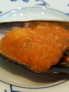 Una foto de Mejillones con tomate