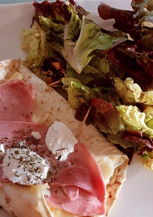 Une photo de Galette de blé ricotta jambon gruyère