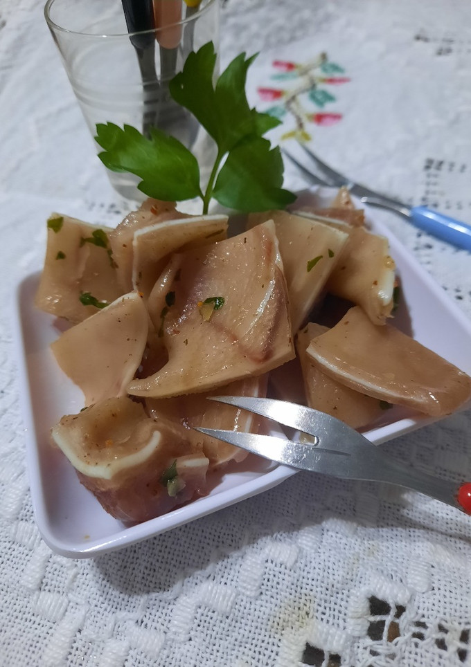 Una foto de Orejas de cerdo para picada