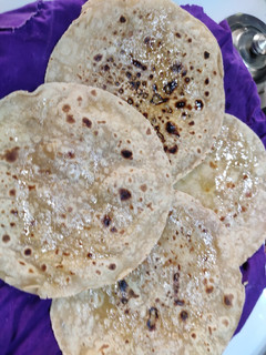 પડ વાળી રોટલી (Pad Vali Rotli Recipe In Gujarati) રેસીપી મુખ્ય ફોટો