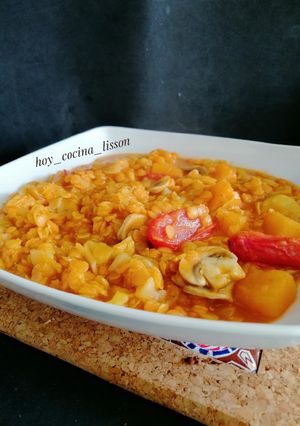 Una foto de Lentejas rojas con verduras