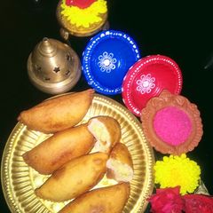 A picture of Mawa gujiya.