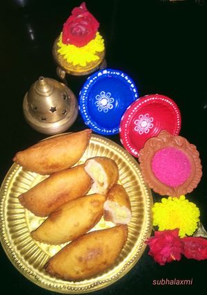 A picture of Mawa gujiya.