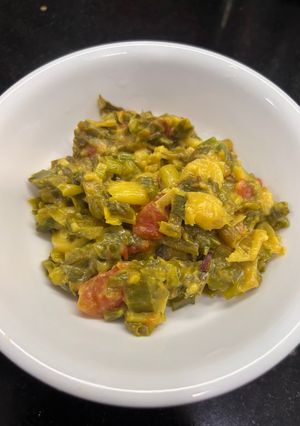 A picture of Spring onion with besan.