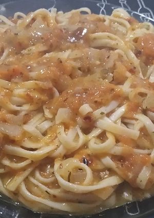 Una foto de Fideos con salsa diferente