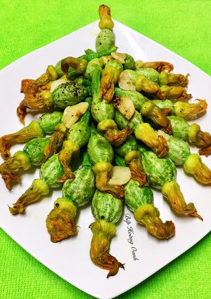 Hình của món Bí Nụ (Mầm Bí) Xào Tỏi Chay.