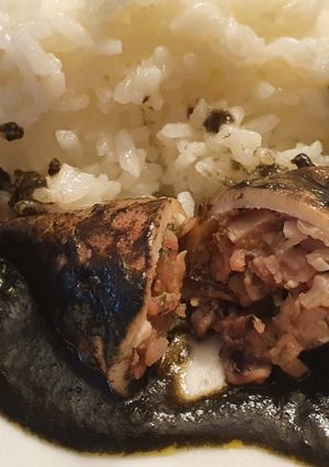 Una foto de Chipirones rellenos en su tinta