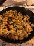 Capelettini con salsa de tomate y champiñones