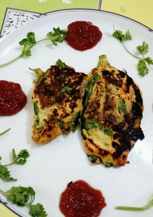 A picture of Spinach fry stuffed with sweet corn (Bora).