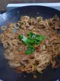 Hígado al wok con albahaca