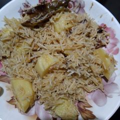 A picture of Aloo ki Tahari.