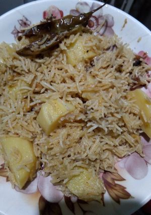 A picture of Aloo ki Tahari.