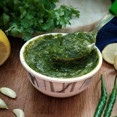 A picture of Garlic chutney.