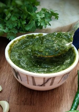 A picture of Garlic chutney.