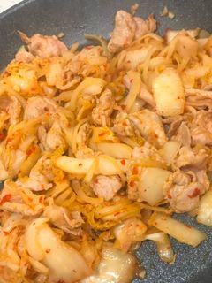 泡菜炒豬肉片 的食譜成品照片
