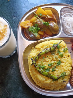 તુવેર દાળ ની ખીચડી (Tuver Dal Khichdi Recipe In Gujarati) રેસીપી મુખ્ય ફોટો