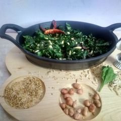 Peanut Crackling Spinach A picture of Peanut Crackling Spinach.