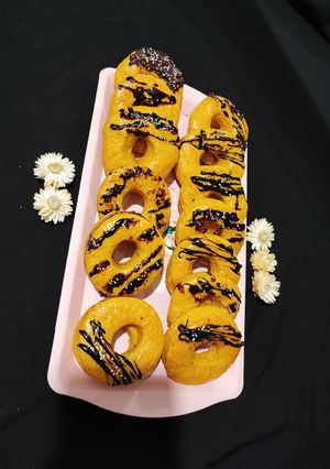 عکسی از دستور نان کدو حلوایی به شکل دونات