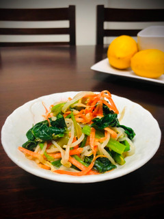 Una foto de Verduras tricolor con Salsa de miso vinagre Japonés SUMISOAE🇺🇾🇯🇵酢味噌和え(三色和え)
