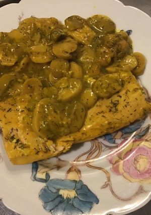 Une photo de Pavés de saumon sauvage aux champignons sauce citron