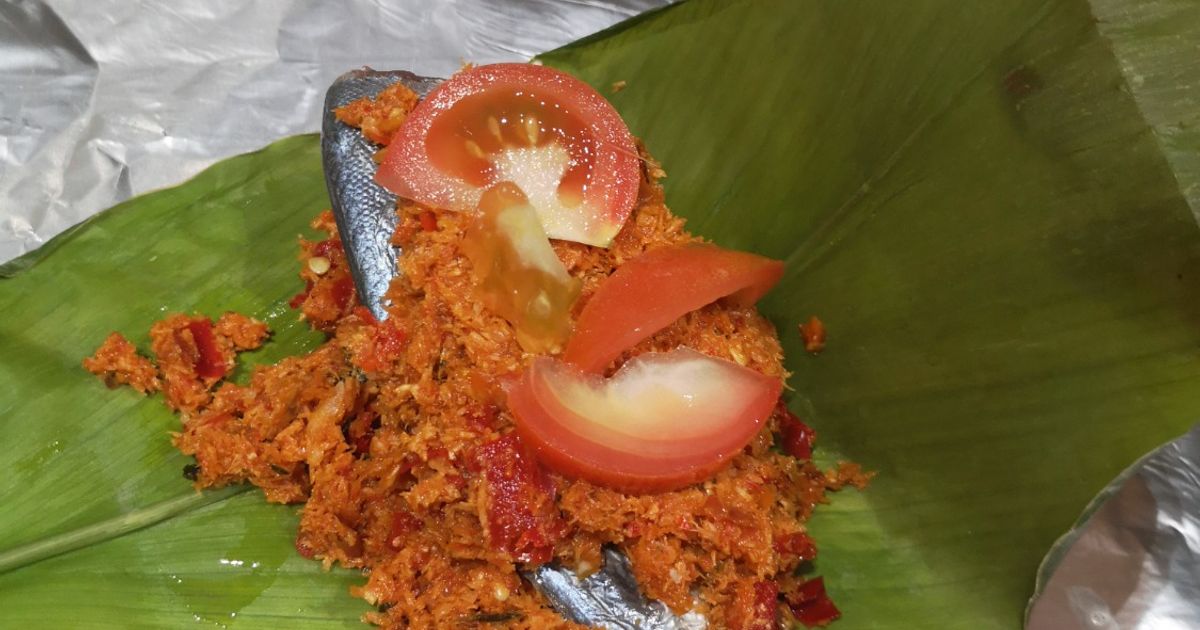Botok Pepes Ikan dengan bungkus daun kunyit