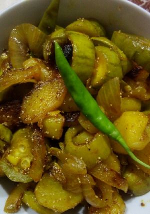 রসুন ভাজি (Rosun bhaaji recipe in bengali) রেসিপির প্রধান ছবি