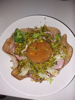 Una foto de Mozzarella frita con pesto de pistacho