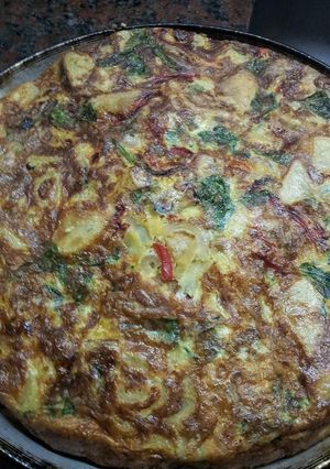 Una foto de Tortilla con espinaca, cebolla y morrón