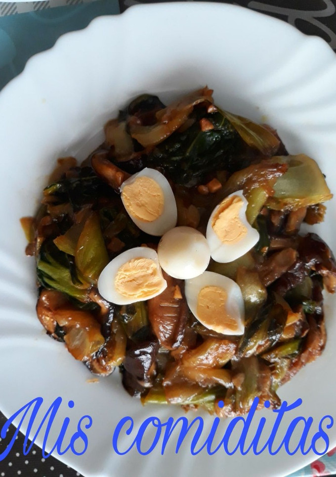 Una foto de Pac choi con shiitake
