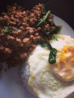 Foto resep Pad ka-prao (Thai basil pork stir-fry)