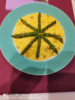 Foto di Risotto allo zafferano e asparagi