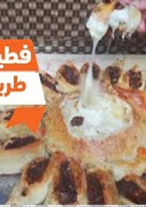 صورة لوصفة فطيرة الشمس بحشوة جبنة الشيدر والموتزاريلا واللحمة المفرومة