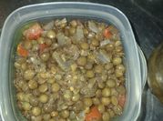 Una foto de condimentos para el antipasto de verdura