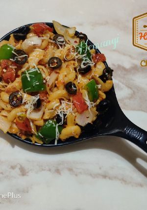 A picture of Indian style macaroni pasta.