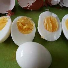 A picture of Soft boiled eggs.