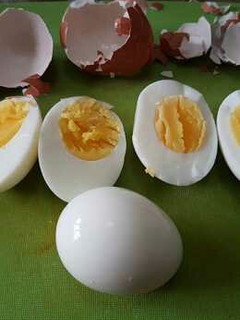 A picture of Soft boiled eggs.